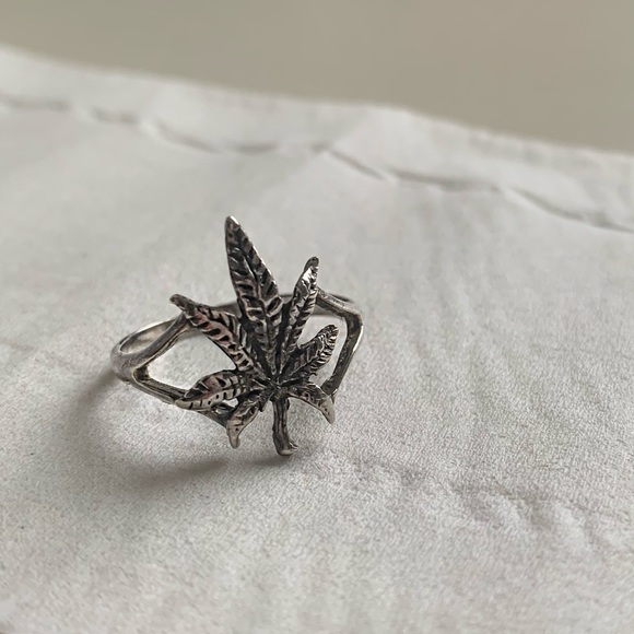 Pot leaf ring - Picture 2 of 4